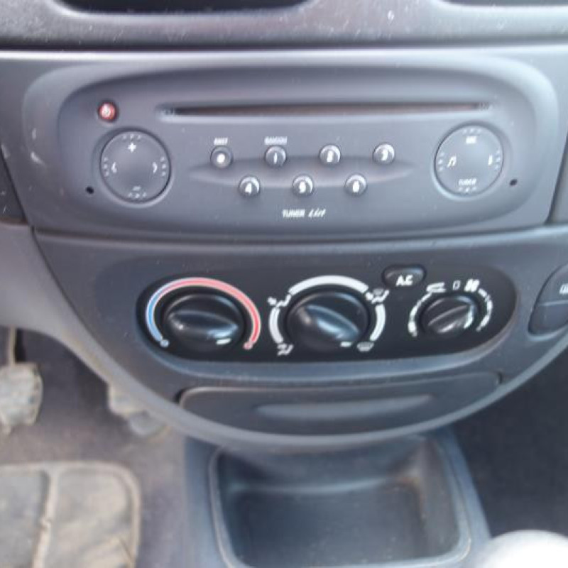 Attache ceinture arriere gauche RENAULT MEGANE 1 Photo n°8