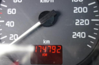 Attache ceinture arriere gauche RENAULT MEGANE 1