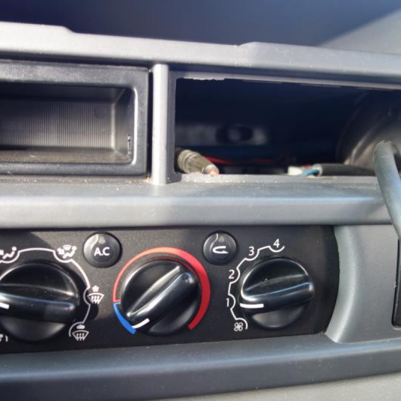 Crosse arriere droit RENAULT MASTER 2 Photo n°8