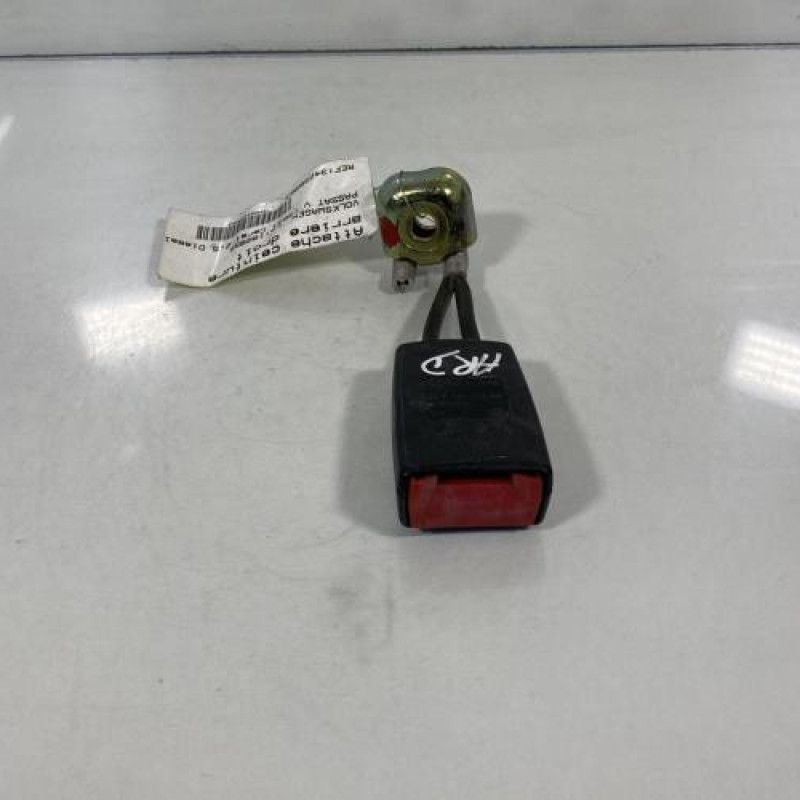Attache ceinture arriere droit VOLKSWAGEN PASSAT 4 Photo n°1