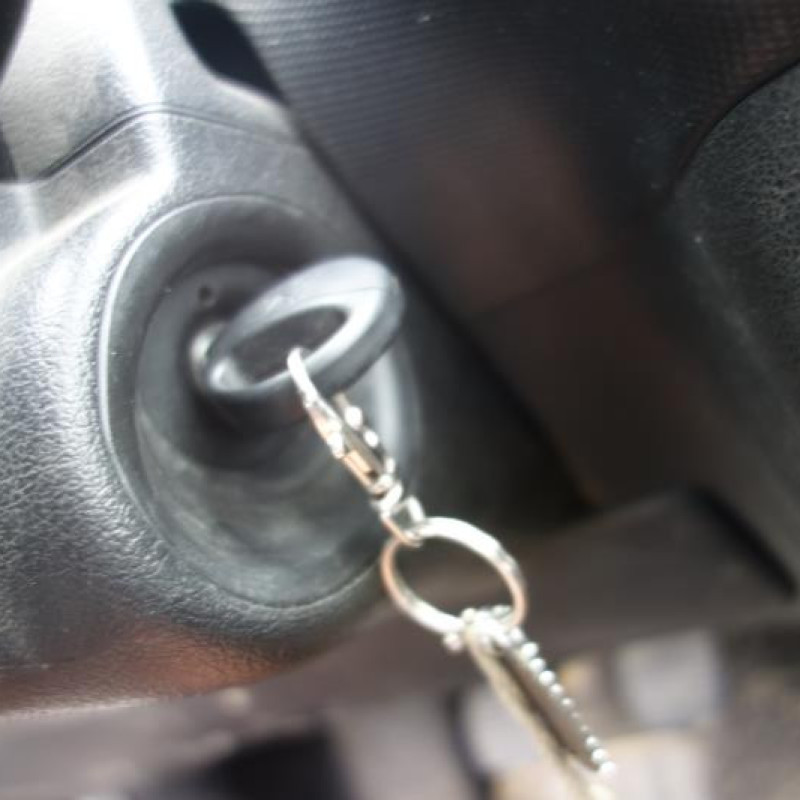 Attache ceinture arriere droit PEUGEOT 206+ Photo n°10