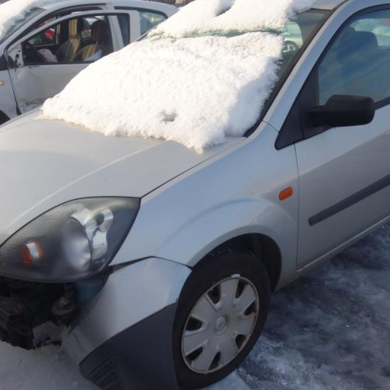 Malle/Hayon arriere FORD FIESTA 5 Photo n°3