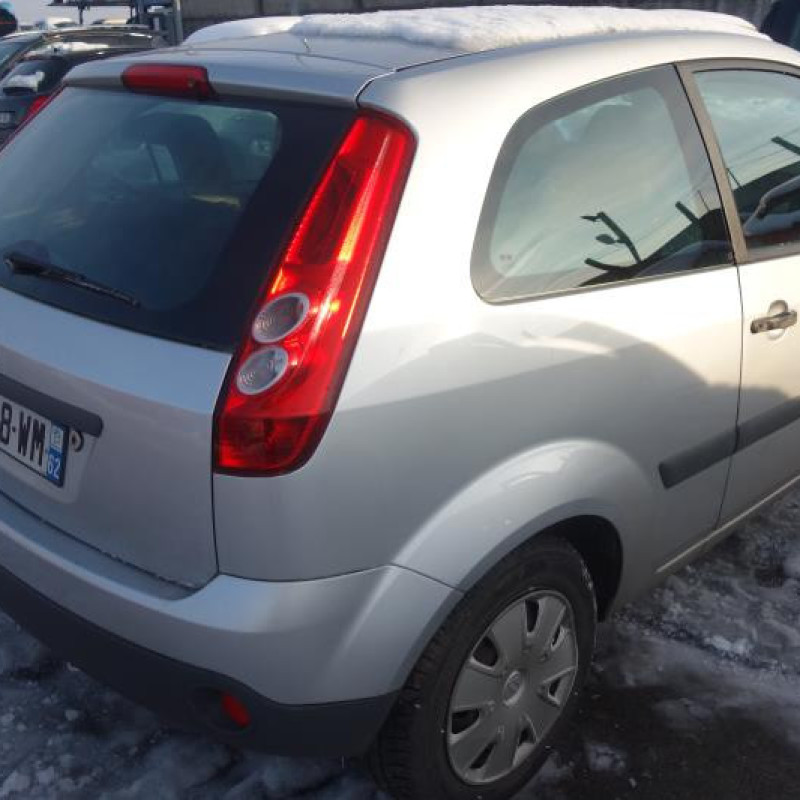Malle/Hayon arriere FORD FIESTA 5 Photo n°5