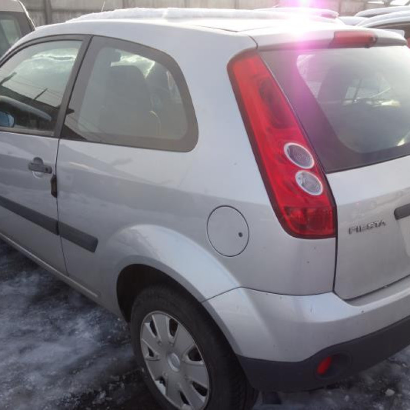 Malle/Hayon arriere FORD FIESTA 5 Photo n°6