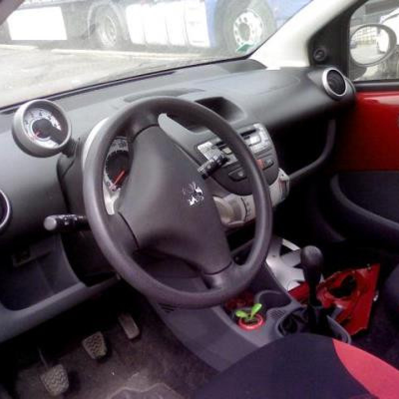 Pretensionneur de ceinture avant droit PEUGEOT 107 Photo n°9