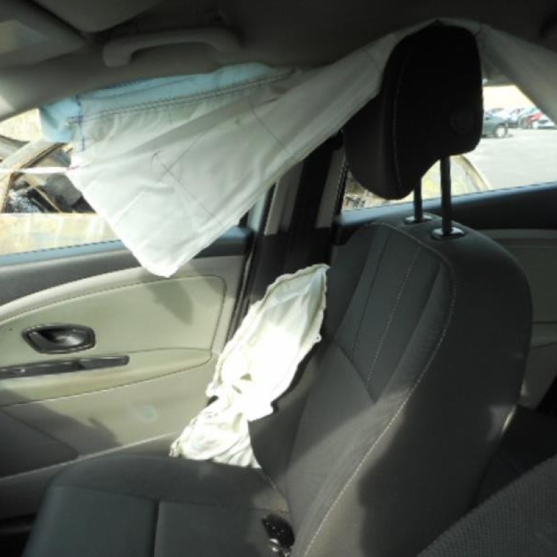 Pretensionneur de ceinture arriere gauche RENAULT MEGANE 3 Photo n°9