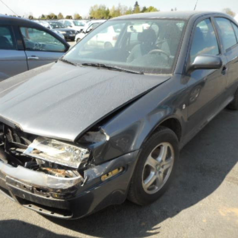 Feu arriere principal droit (feux) SKODA OCTAVIA 1 Photo n°4