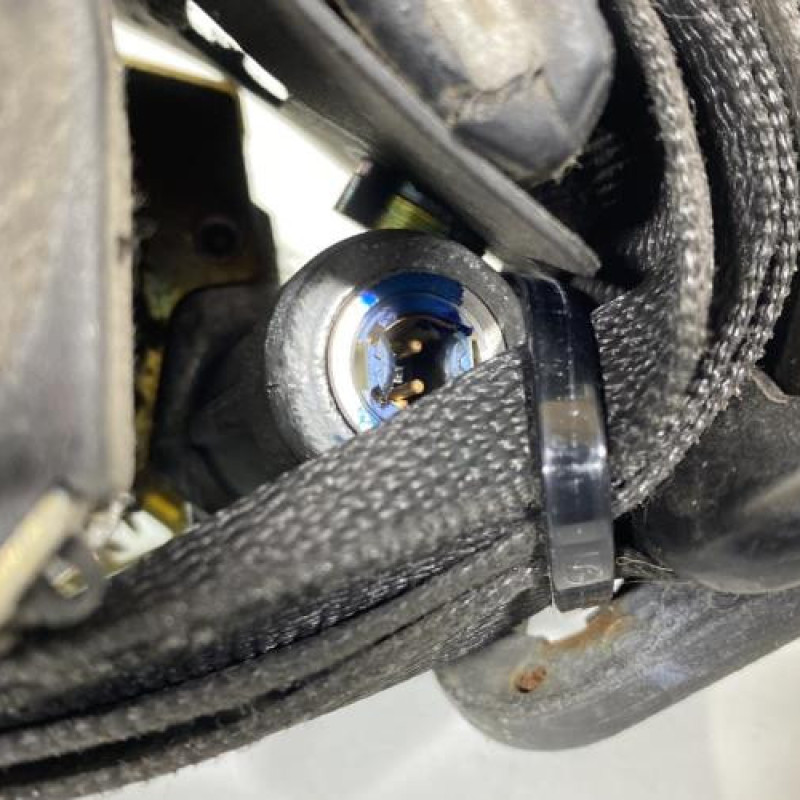 Pretensionneur de ceinture avant gauche MERCEDES CLASSE E 210 Photo n°2