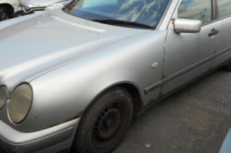 Pretensionneur de ceinture avant gauche MERCEDES CLASSE E 210