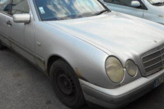 Pretensionneur de ceinture avant gauche MERCEDES CLASSE E 210