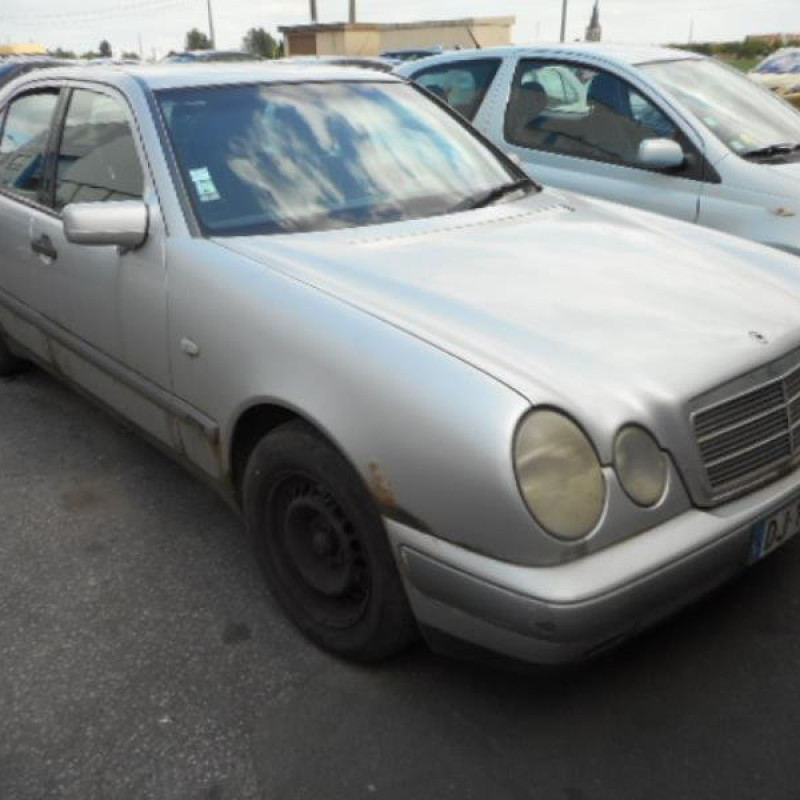 Pretensionneur de ceinture avant gauche MERCEDES CLASSE E 210 Photo n°5