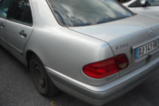 Pretensionneur de ceinture avant gauche MERCEDES CLASSE E 210