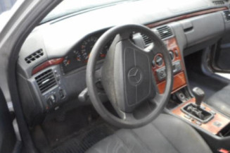 Pretensionneur de ceinture avant gauche MERCEDES CLASSE E 210