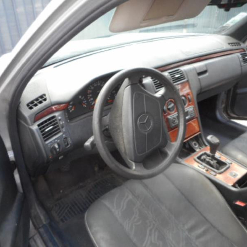 Pretensionneur de ceinture avant gauche MERCEDES CLASSE E 210 Photo n°8