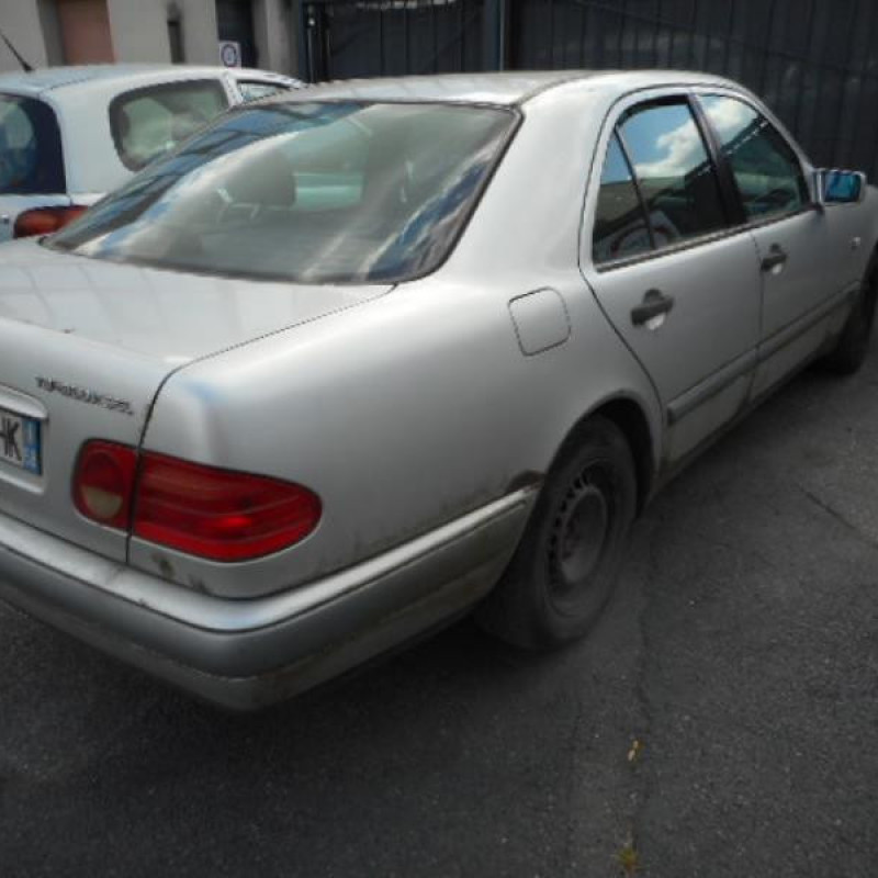 Leve vitre electrique avant droit MERCEDES CLASSE E 210 Photo n°5
