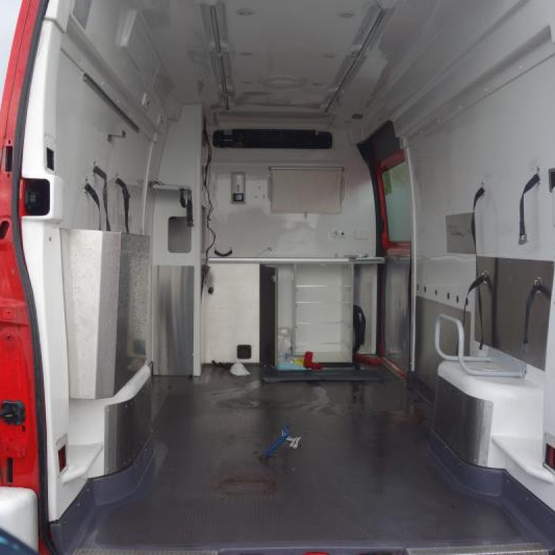 Crosse arriere droit RENAULT MASTER 2 Photo n°8