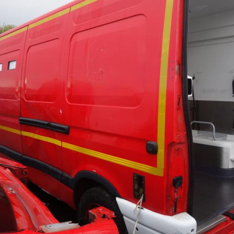 Crosse arriere droit RENAULT MASTER 2 Photo n°9
