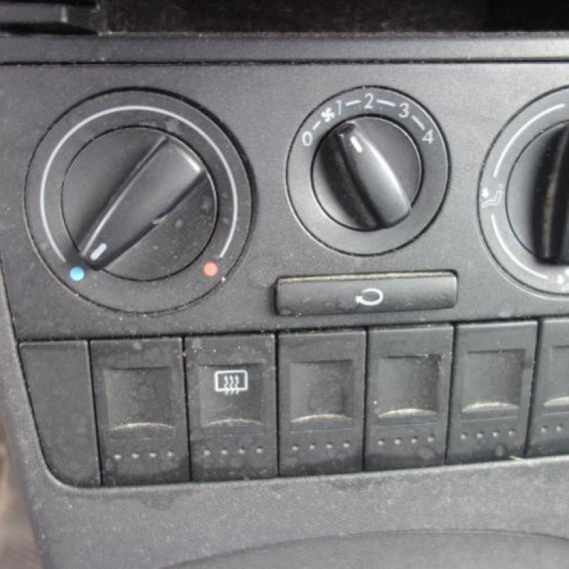 Pretensionneur de ceinture avant gauche VOLKSWAGEN POLO 3 Photo n°9