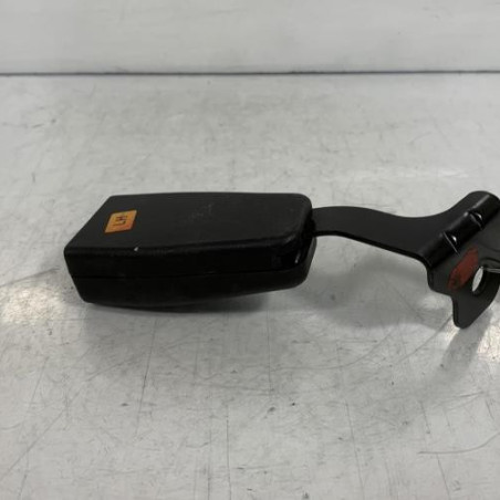 Attache ceinture arriere droit HYUNDAI COUPE 2 Photo n°1