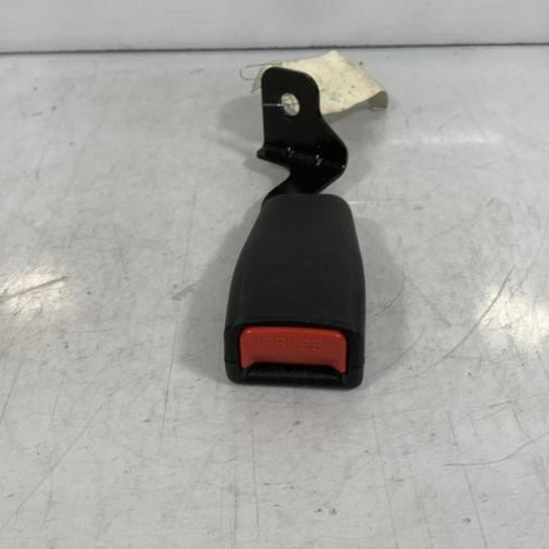 Attache ceinture arriere gauche HYUNDAI COUPE 2 Photo n°2