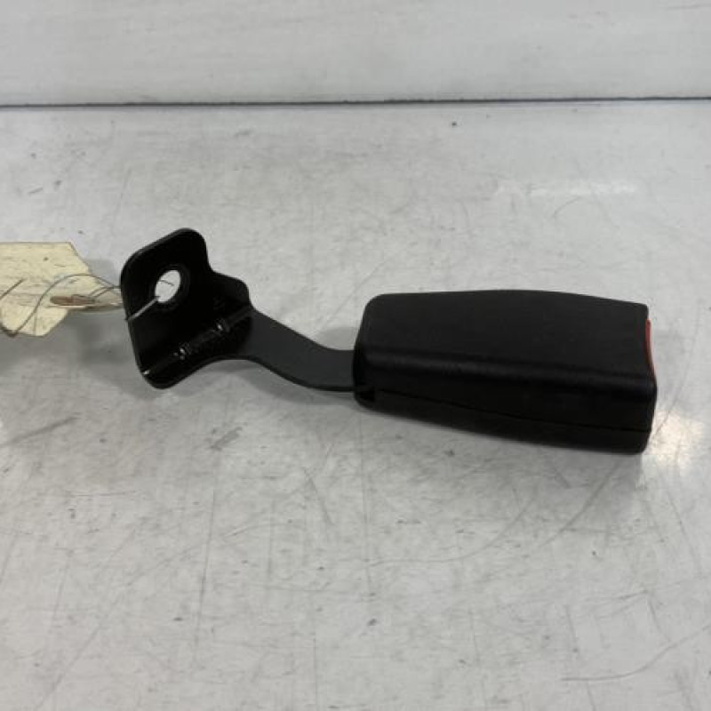 Attache ceinture arriere gauche HYUNDAI COUPE 2 Photo n°3