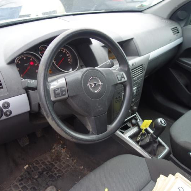 Ceinture arriere gauche OPEL ASTRA H Photo n°8