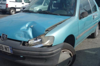 Aile avant droit PEUGEOT 106 Photo n°1