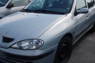Pretensionneur de ceinture avant droit RENAULT MEGANE 1