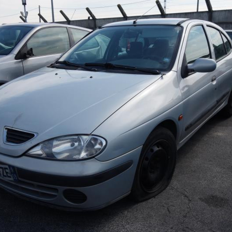 Pretensionneur de ceinture avant droit RENAULT MEGANE 1 Photo n°4