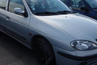 Pretensionneur de ceinture avant droit RENAULT MEGANE 1