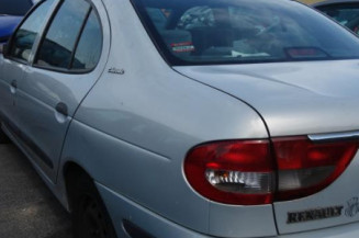 Pretensionneur de ceinture avant droit RENAULT MEGANE 1
