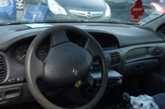 Pretensionneur de ceinture avant droit RENAULT MEGANE 1