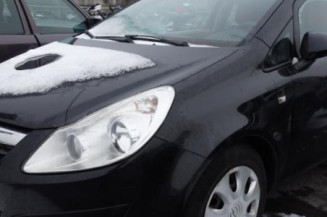 Attache ceinture arriere droit OPEL CORSA D
