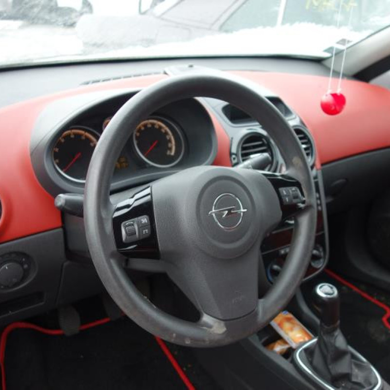 Attache ceinture arriere droit OPEL CORSA D Photo n°8