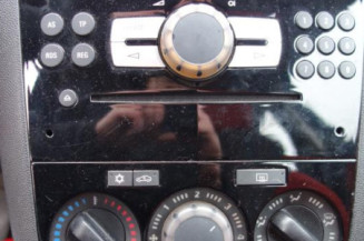 Attache ceinture arriere droit OPEL CORSA D