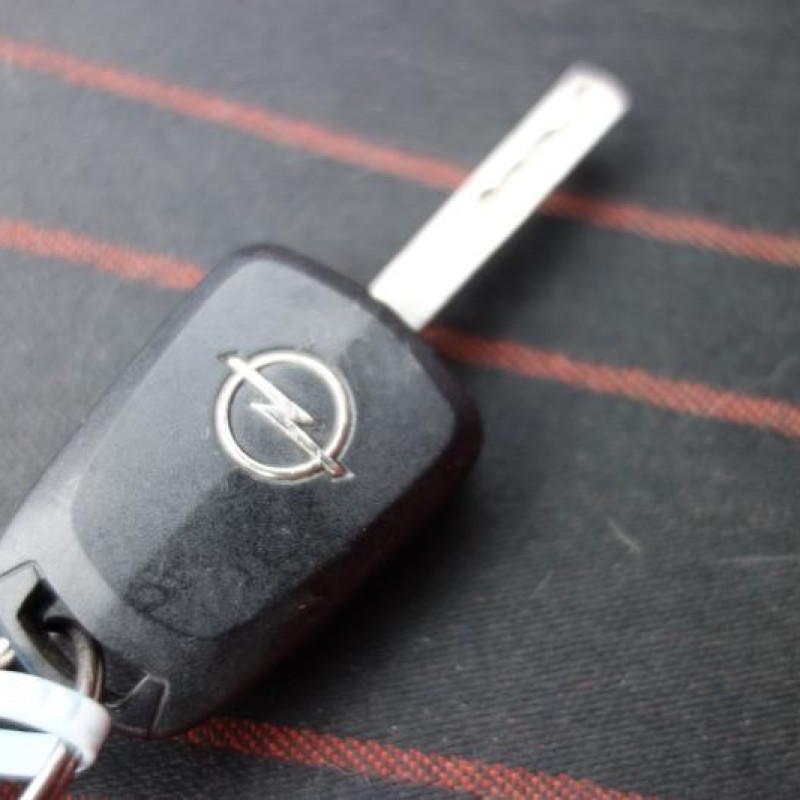 Attache ceinture arriere droit OPEL CORSA D Photo n°10