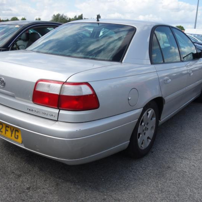 Malle/Hayon arriere OPEL OMEGA B Photo n°3