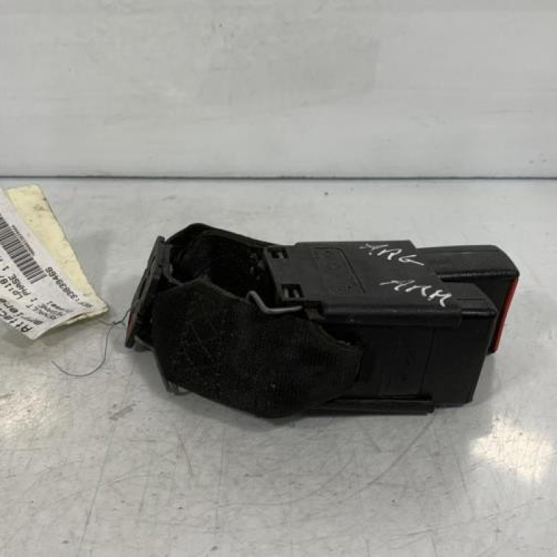 Attache ceinture arriere droit RENAULT MEGANE 1 Photo n°3