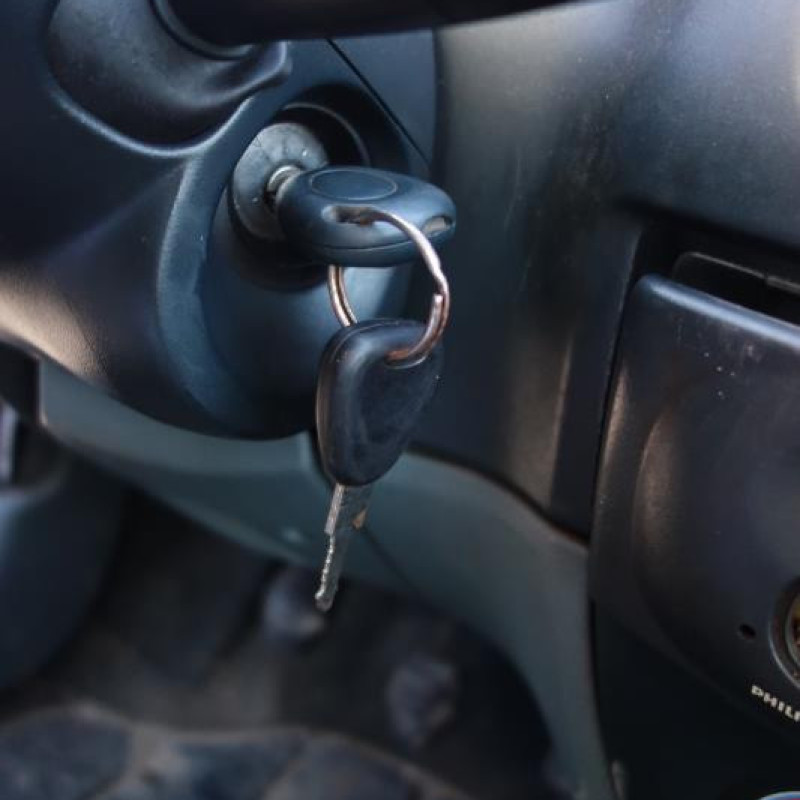 Attache ceinture arriere droit RENAULT MEGANE 1 Photo n°10