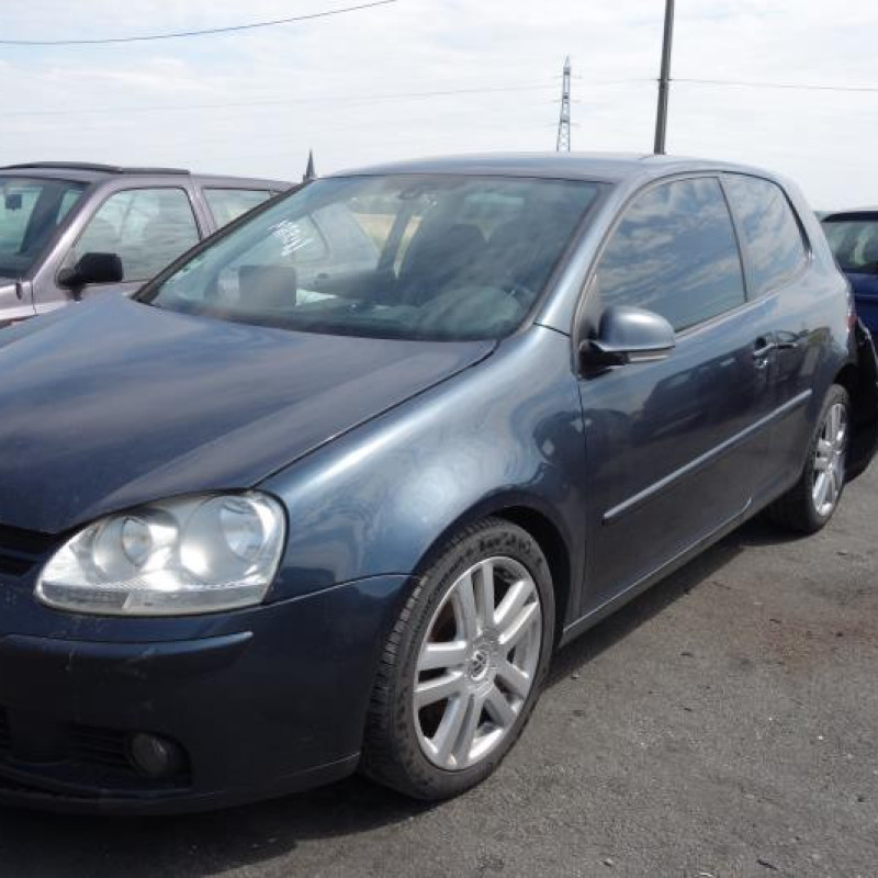 Feu arriere secondaire gauche (feux) VOLKSWAGEN GOLF 5 Photo n°3