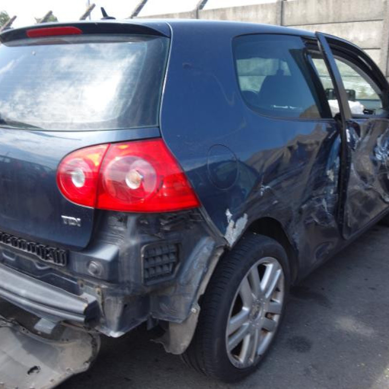 Feu arriere secondaire gauche (feux) VOLKSWAGEN GOLF 5 Photo n°5