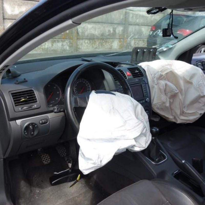Feu arriere secondaire gauche (feux) VOLKSWAGEN GOLF 5 Photo n°7