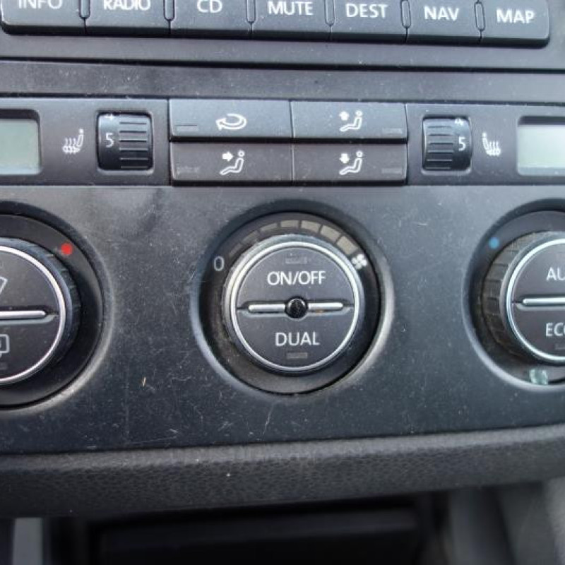 Feu arriere secondaire gauche (feux) VOLKSWAGEN GOLF 5 Photo n°8