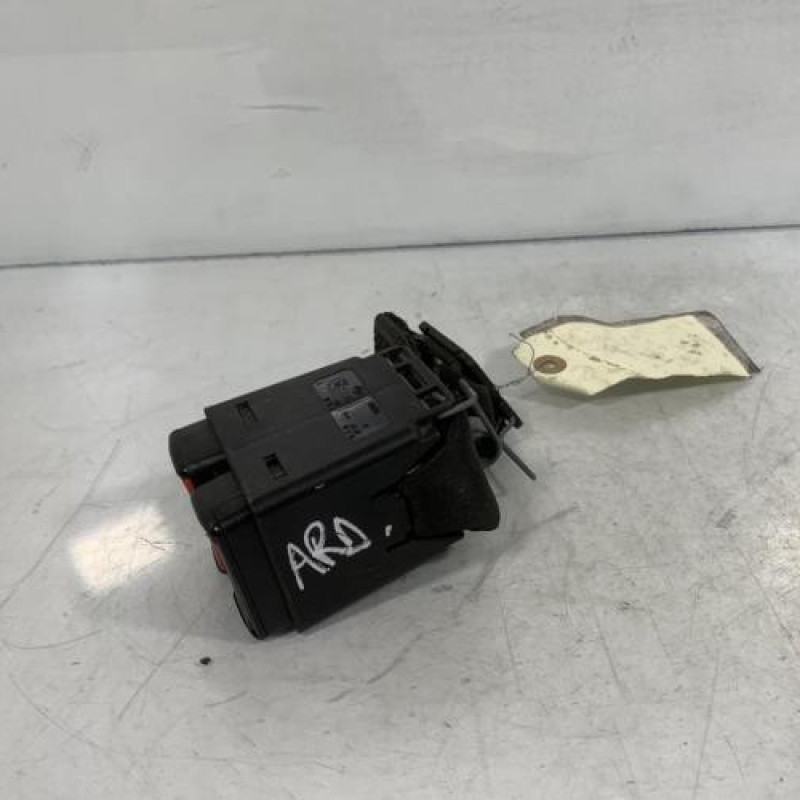 Attache ceinture arriere droit RENAULT MEGANE 1 Photo n°3