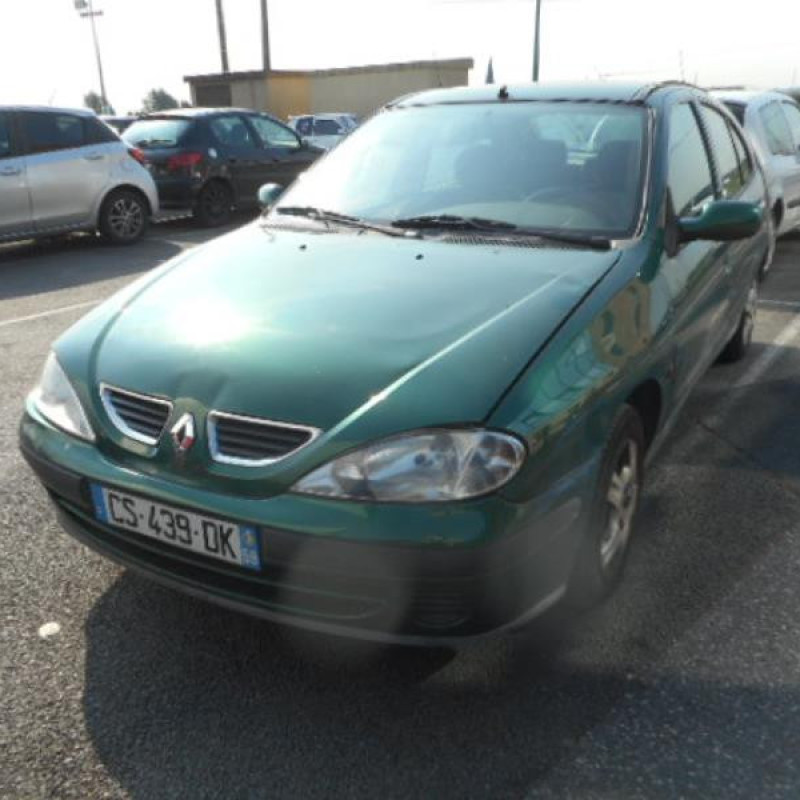 Attache ceinture arriere droit RENAULT MEGANE 1 Photo n°4
