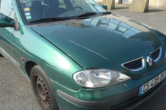 Attache ceinture arriere droit RENAULT MEGANE 1