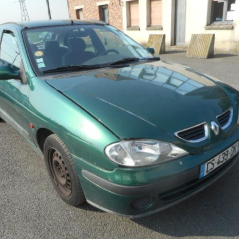 Attache ceinture arriere droit RENAULT MEGANE 1 Photo n°5