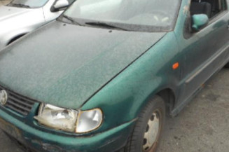 Pretensionneur de ceinture avant droit VOLKSWAGEN POLO 3