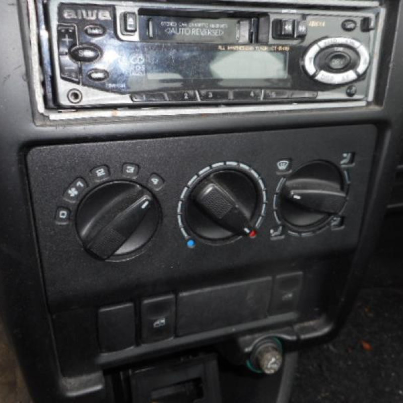 Pretensionneur de ceinture avant droit VOLKSWAGEN POLO 3 Photo n°8