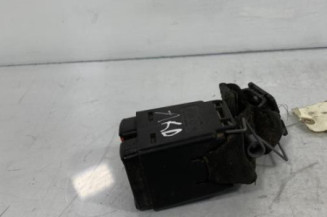 Attache ceinture arriere droit RENAULT MEGANE 1